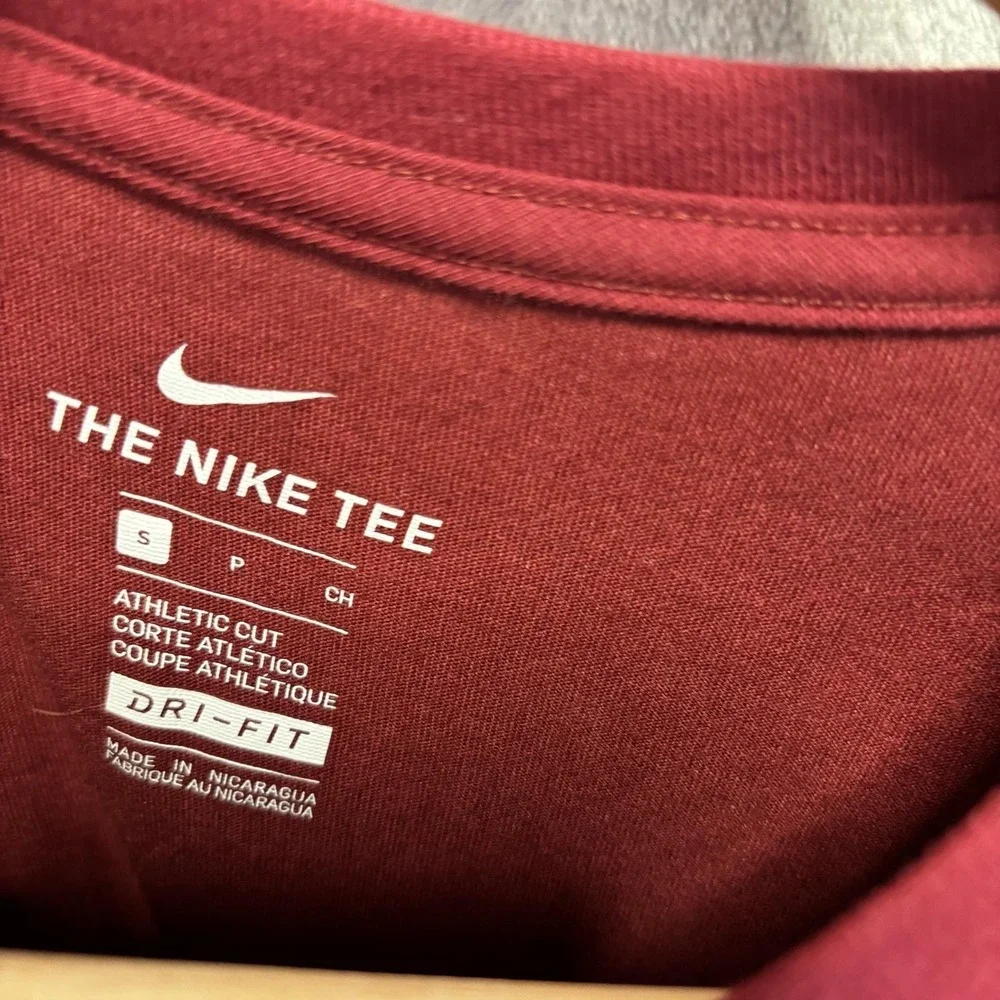 NWT Nike Cleveland Cavaliers Basketball T-Shirt Mens Small Red Dri-FIT Cotton